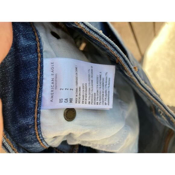 AMERICAN EAGLE BLUE DISTRESSED DENIUM JEAN SHORTS SIZE 2 - Picture 6 of 6